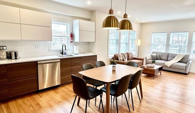 Spotless and Modern Apt w/2Ba,W/D,King Bed,Parking
