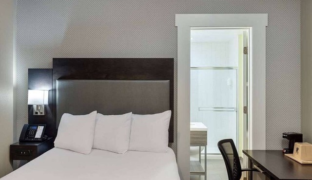 Super 8 hotel room near Union Square and Moscone Convention Center