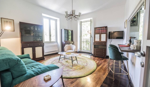 Testaccio Luminous and Large Apartment