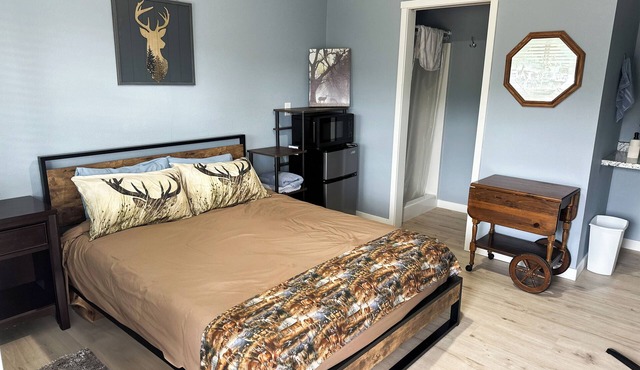 the Bunkhouse Deer - Private Studio Retreat Room
