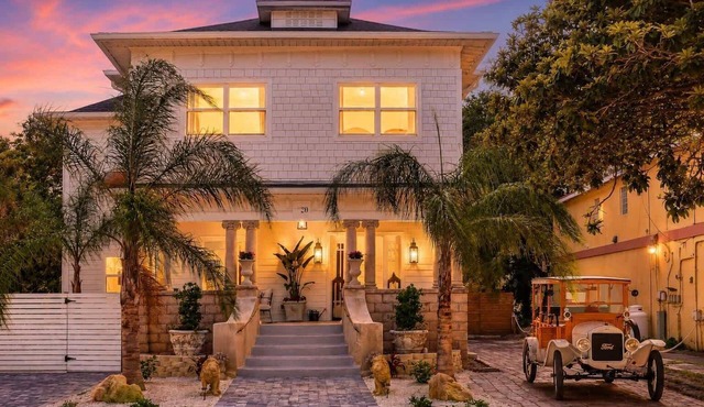 The Gatsby Mansion/Heated Pool/Heart of Town