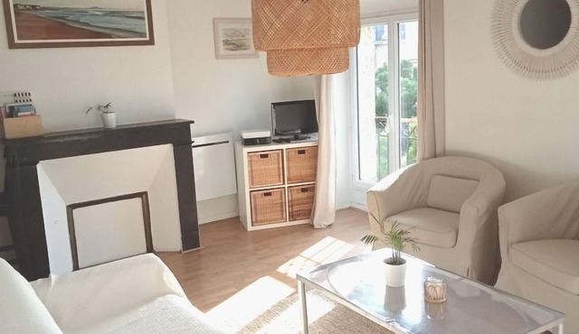 Very nice, bright and quiet 2-bedroom apartment in the heart of Bordeaux