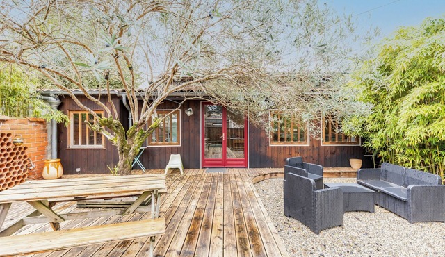 Villa 'La Cabane D'Ana' with Private Terrace, Private Garden and Wi-Fi