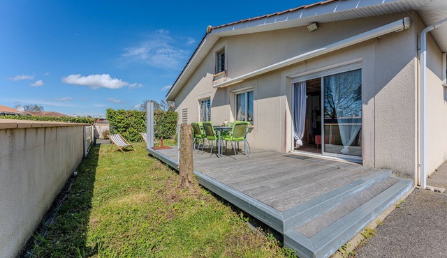 Villa 'La Plage, Les Lacs Et Le Calme' with Private Terrace, Wi-Fi and Air Conditioning