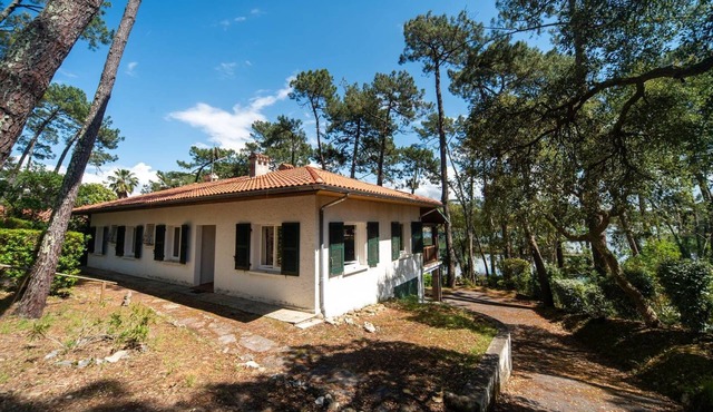 Villa LE MENEZ for 10 persons with view on the marine lake