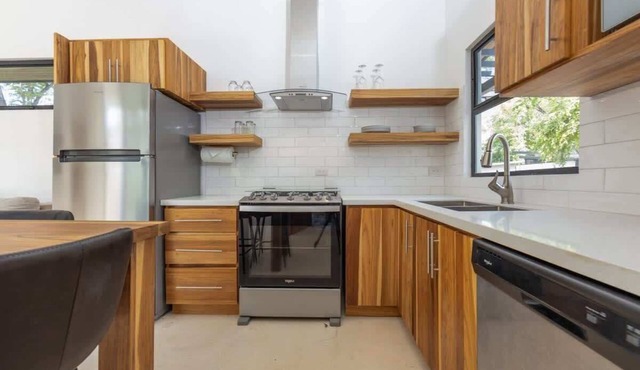 Villa Serenity 2 Bedroom 1 min walk to the beach