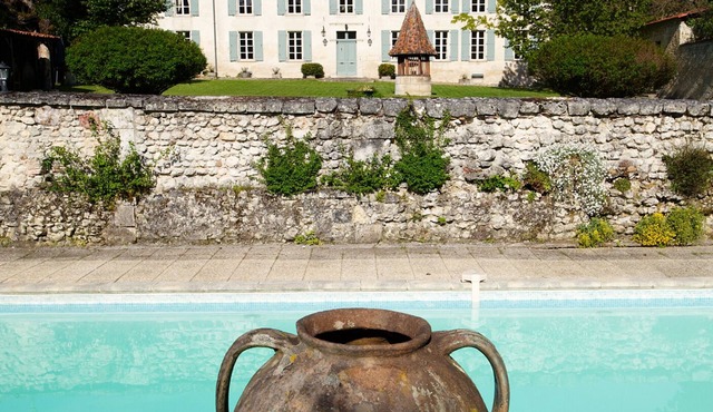 Walking distance to Aubeterre - Gorgeous Country Manor for families, heated pool