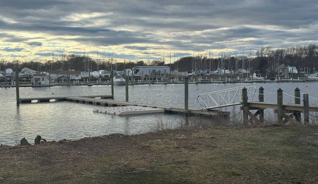Waterfront cottage on Warwick Cove.
