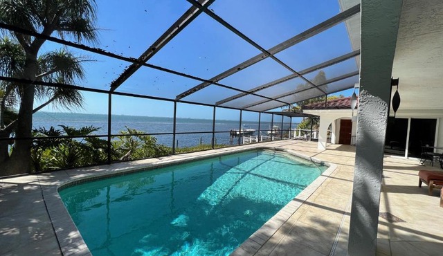Waterfront Paradise-Heated pool, AMAZING Sunsets!