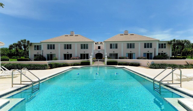Windsor Lodge Unit #19, studio close to beaches