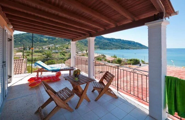 Arista Apartment 2 - with sea view right on the beach of Agios Georgios Pagon