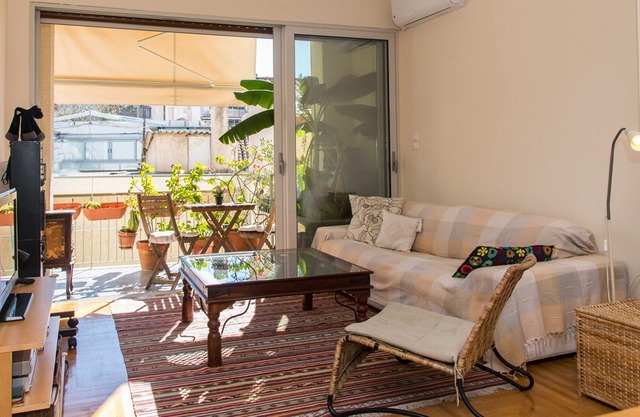 Beautiful apartment viewing Acropolis, at the heart of the historical center