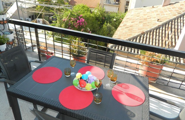 Charming 1BD apartment in Plaka, large terrace, views