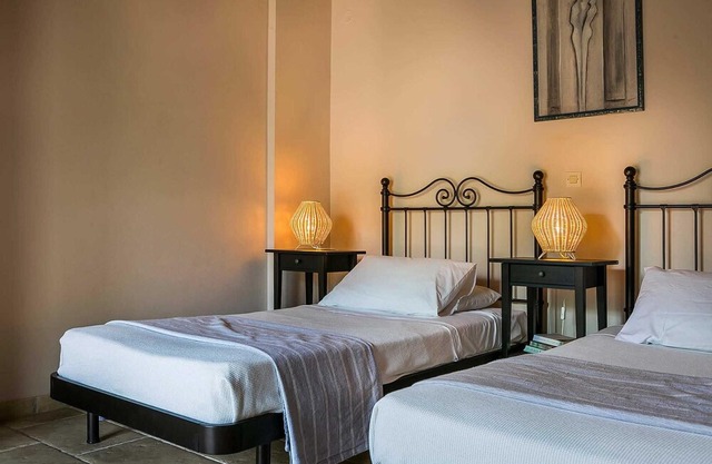 Charming villa w/pretty garden, 5min walk to beach