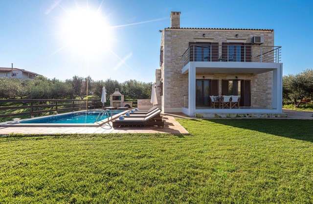 Dimokritos Villa II, a homestay experience