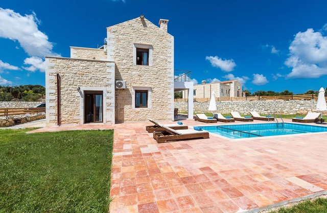 Dimokritos Villa V, a homestay experience