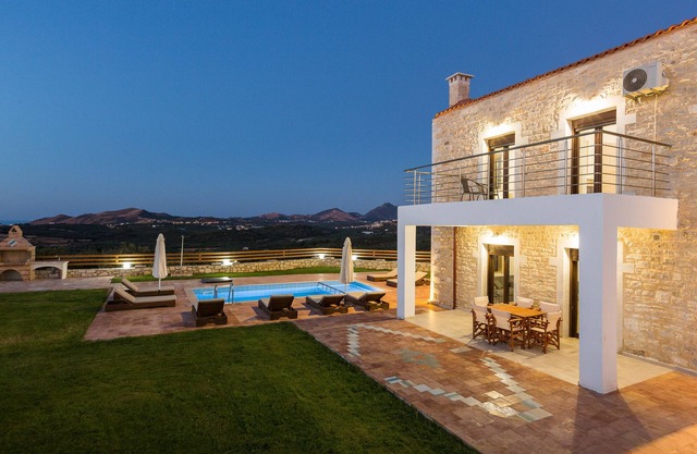 Dimokritos Villa VI, a homestay experience