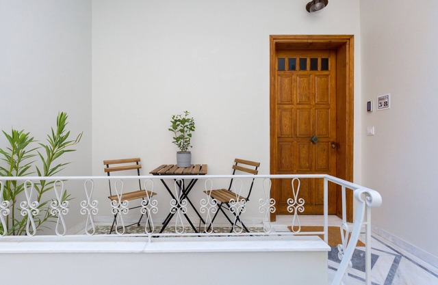 Dinostratus House, Studio 1&5