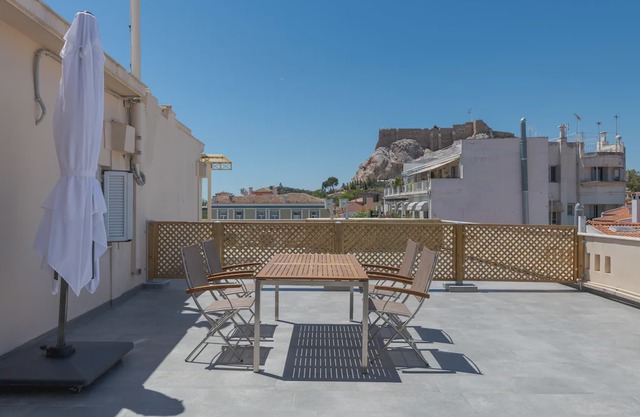 Downtown Cocoon with Roof Deck