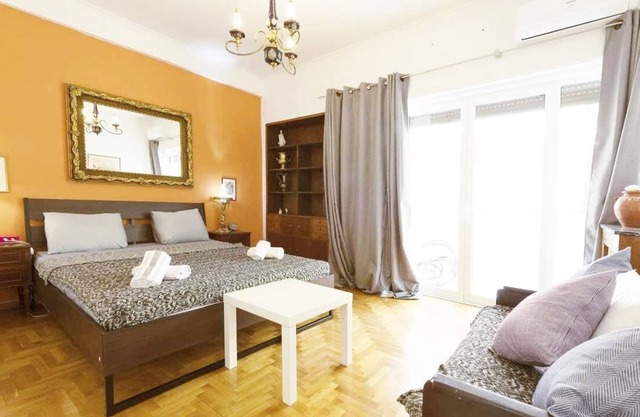 Elegant apt in Exarchia