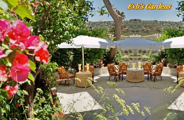 Evli 2 Luxury self catering apartments 7minutes walk down to center of Rethymno