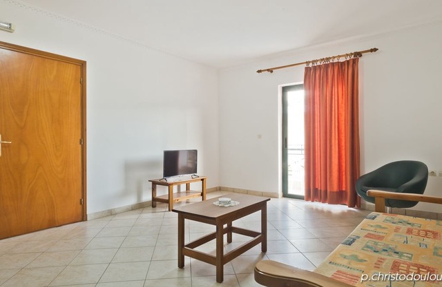 Fronis Apartment - One Bedroom Apartment, Sleeps 2