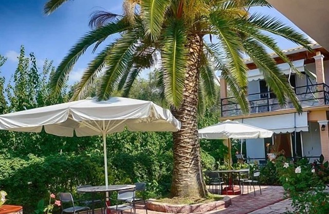 Kostas Apartment 10 - 300m from Agios Georgios beach