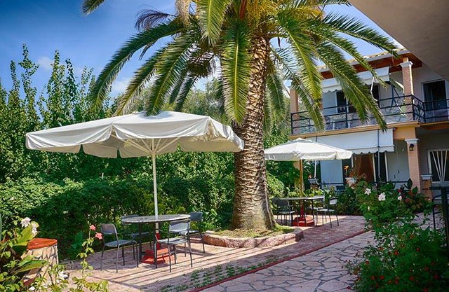Kostas Ferienwohnung 10 - 300m vom Agios Georgios Strand entfernt