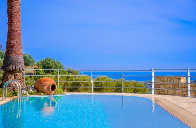Luxury Villa Kissos with private swimming pool