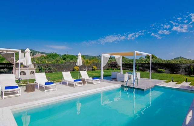 Madini Luxury Villa 2.1