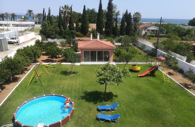 Marathon Beachside Villa 1'min. from Schinias beach