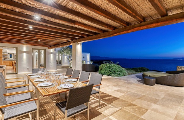 My Rental Homes - Villa Virgil with heated pool, Jacuzzi, basketball court and gym