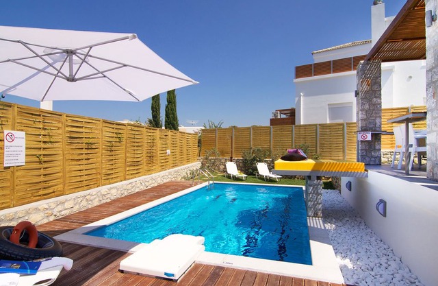 New Holiday Villa in Loutra with private Pool and Playground