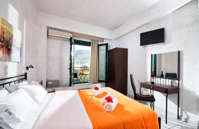 Petite Studio Amazing Mountain View