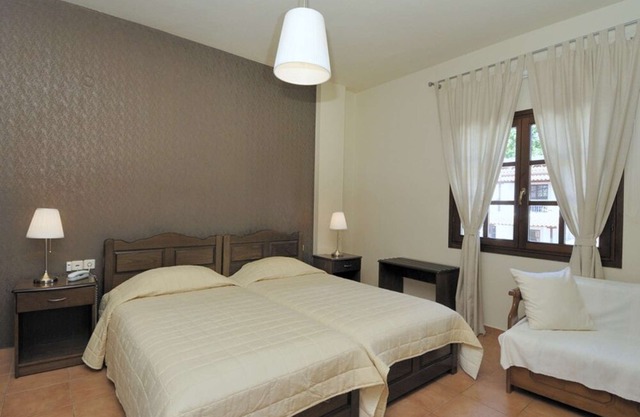 Standard room first floor for 2 adults+1 child pool view #2