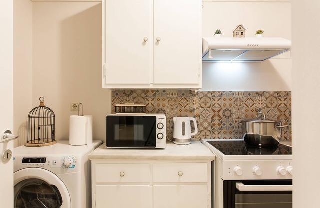 Syntagma 3 bedroom sweet and practical apartment
