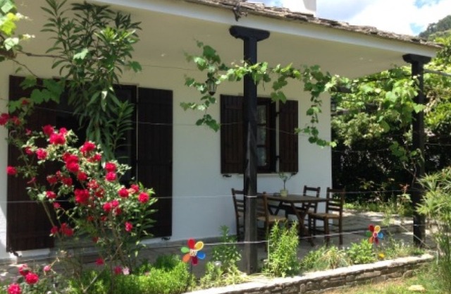 Traditional Villa with Wifi and Air Conditioning at only 150m from the Beach !