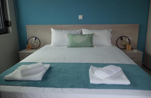 Vast view of landscape and sea, pool, 4 pers. | holiday home Triopetra, Crete