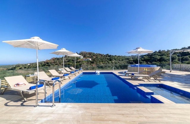 Villa Etesians Heated Pool & Jacuzzi