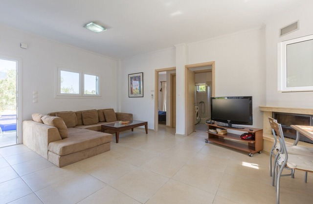 Villa Mia: Private Pool, Walk to Beach, A/C, WiFi, Car Not Required