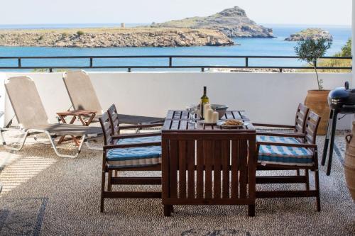 Villa Thalassa 2 Cozy Greek Comfort Private Shaded Courtyard Outdoor Dining & Bbq Steps From Lindos