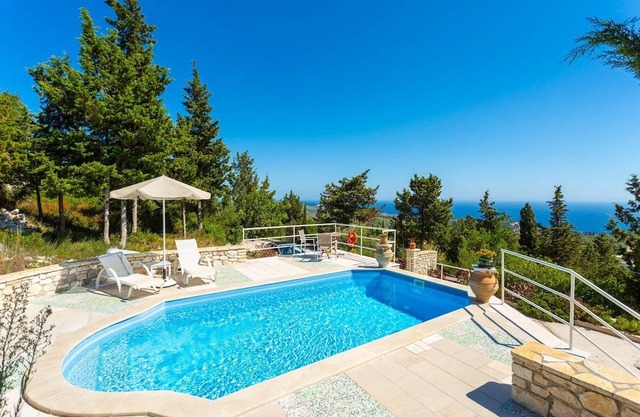 Villa Windmill: Large Private Pool, Sea Views, A/C, WiFi