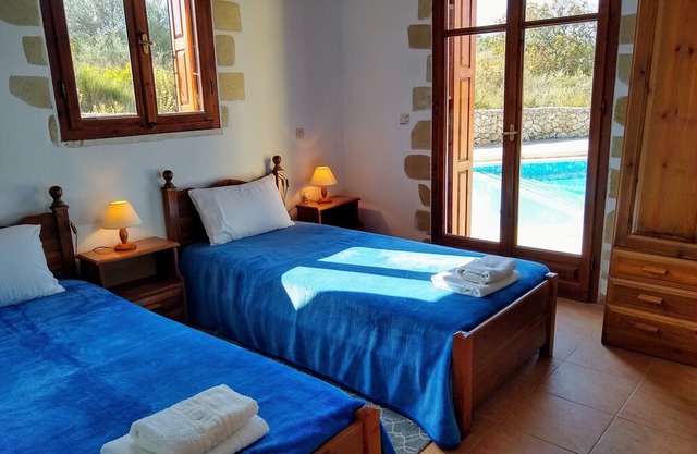 Villa with private pool, beautiful views within easy walk to Vamos village