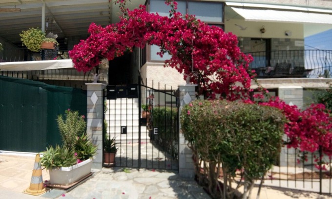 Nea Makri Cottage | ΜΙΑ ΩΡΑΙΑ ΗΜΕΡΑ ΞΕΚΙΝΑ ΜΕ ΧΑΜΟΓΕΛΟ ΔΕΝ ΚΟΣΤΙΖΕΙ ΤΙΠΟΤΑ ΑΛΛΑ ΕΙΝΑΙ ΠΟΛΥΤΙΜΟ