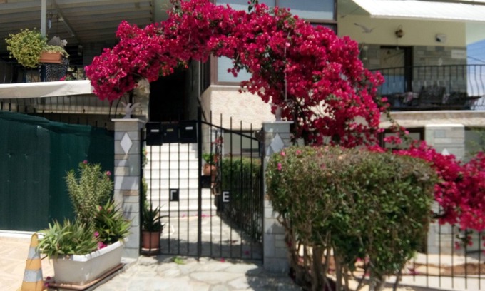 Nea Makri Cottage | ΜΙΑ ΩΡΑΙΑ ΗΜΕΡΑ ΞΕΚΙΝΑ ΜΕ ΧΑΜΟΓΕΛΟ ΔΕΝ ΚΟΣΤΙΖΕΙ ΤΙΠΟΤΑ ΑΛΛΑ ΕΙΝΑΙ ΠΟΛΥΤΙΜΟ