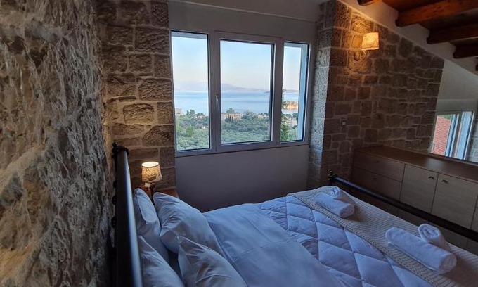 Nafplio House | Πέτρα, Ελιά και Λεβάντα