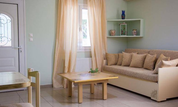 Lakithra House | 100 m² House ∙ 2 bedrooms ∙ 5 guests