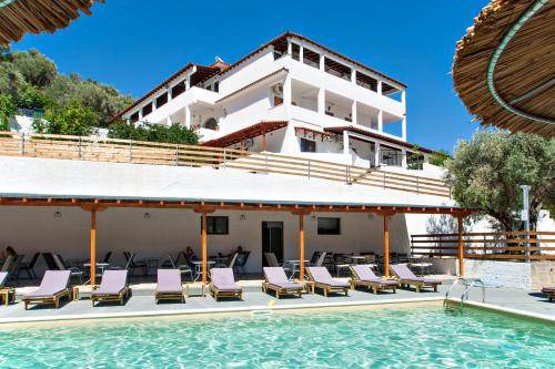 Skiathos Town Apartment | 100 m² Serviced apartment ∙ 3 bedrooms ∙ 12 guests