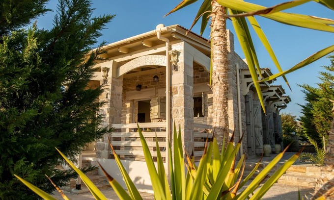 Neo Kalamaki Villa | 100 m² Villa ∙ 3 bedrooms ∙ 7 guests