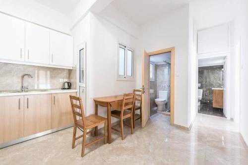 Platia Viktorias Apartment | 105 m² Apartment ∙ 3 bedrooms ∙ 14 guests